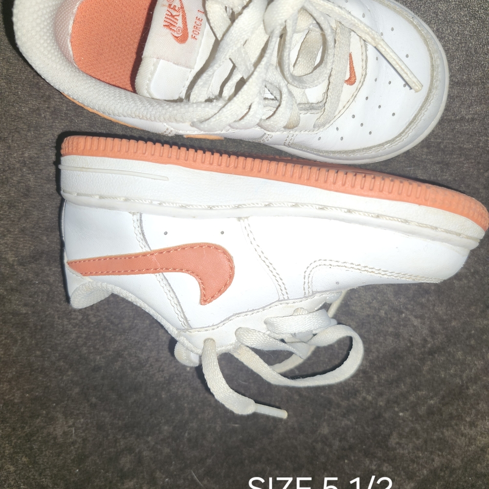 Nike Kids Sneakers in White and Orange